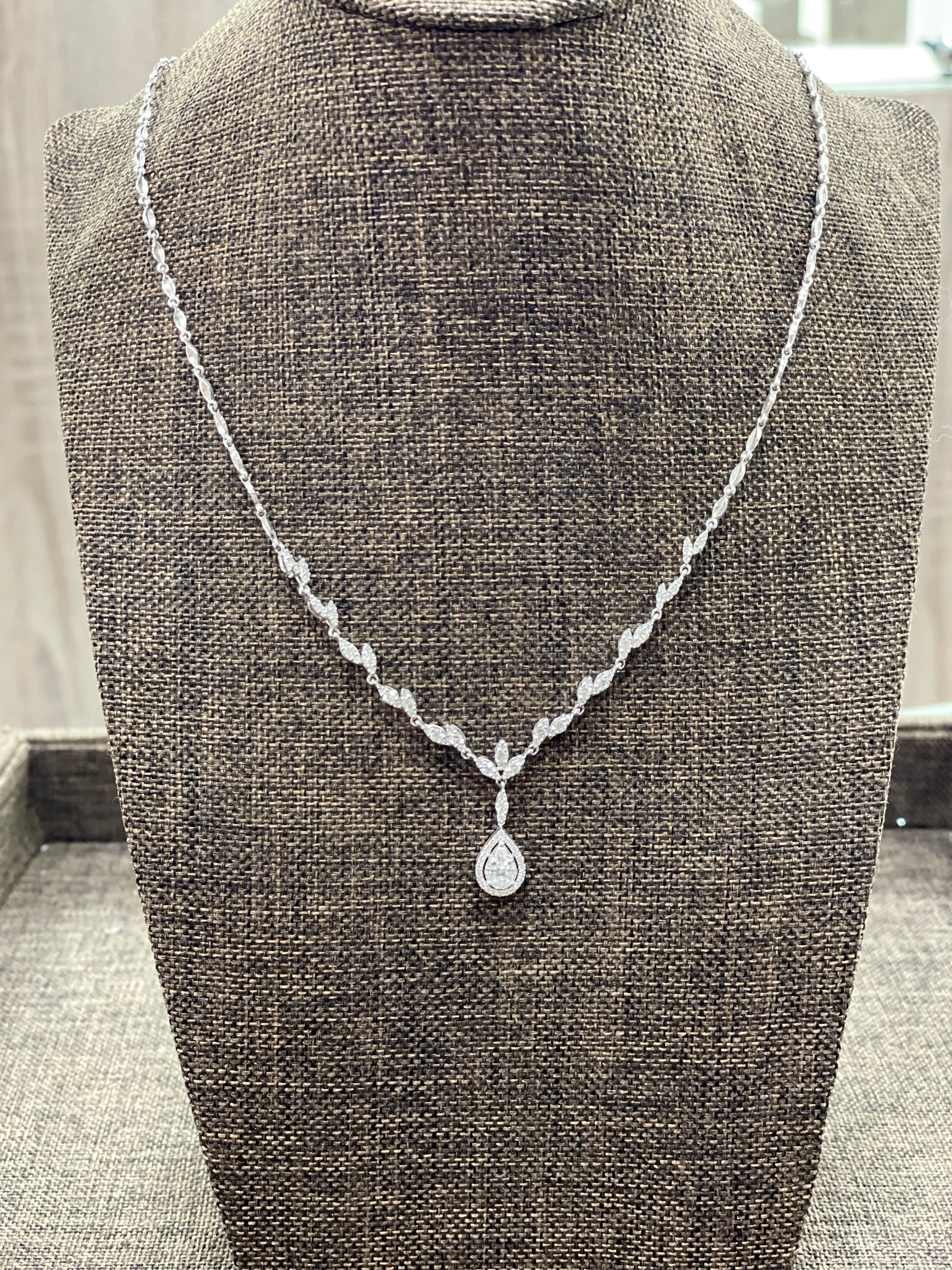 Висулка бяло злато с диаманти 1.26 карата